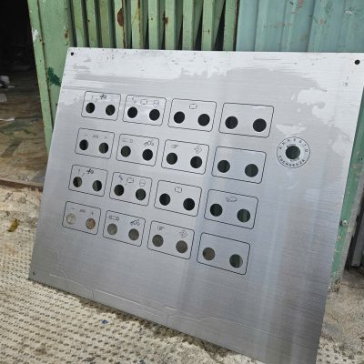 Tem nhan mac may moc dong co - motor bang inox an mon