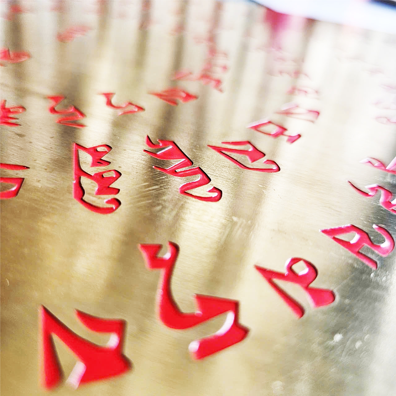 gia-cong-bien-bang-logo-tem-nhan-bang-dong-an-mon 3 Gia Công Biển Bảng Logo Tem Nhãn Bảng ĐỒng Ăn Mòn