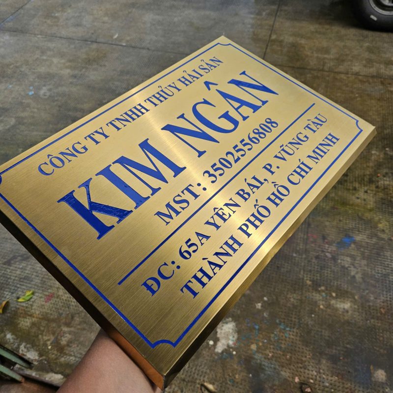Biển bảng hiệu tên công ty bằng inox vàng xước ăn mòn đẹp