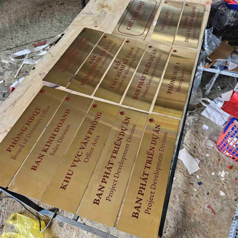 Mẫu biển bảng tên phòng làm việc Giám đốc - CT HĐQT đẹp