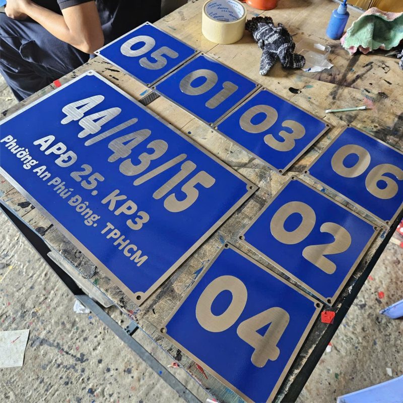 biển bảng inox ăn mòn cho phòng ban công ty - số nhà đẹp