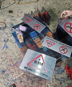 biển bảng cảnh báo độ sâu hồ bơi bằng inox 304 - 316 1