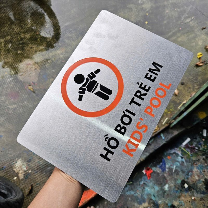 biển bảng cảnh báo độ sâu hồ bơi bằng inox 304 - 316 1
