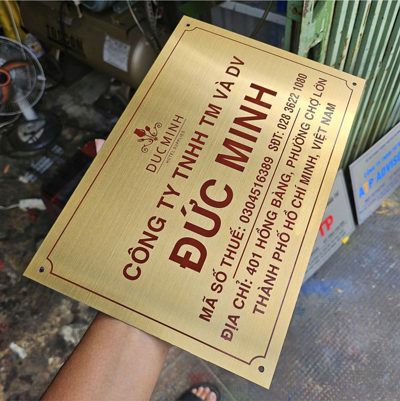Bảng biển hiệu tên công ty doanh nghiệp địa điểm kinh doanh bằng inox 4 Bảng biển hiệu tên công ty doanh nghiệp địa điểm kinh doanh bằng inox 1