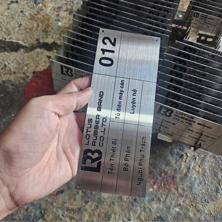 In khac tem inox 304 316 an mon gia re